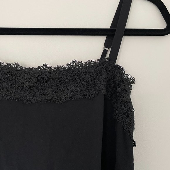 Hollister – Square Neck Navy Blue Camisole with Floral Lace Detailing - Picture 2 of 3